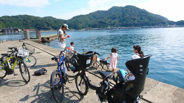 An e-BIKE tour around the Funaya houses