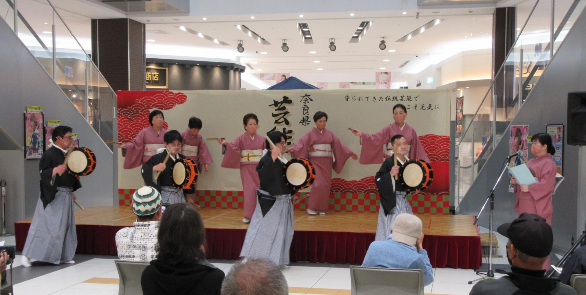 神事としてはもちろん、人びとを楽しませるための演芸としても発展した「篠原おどり」。