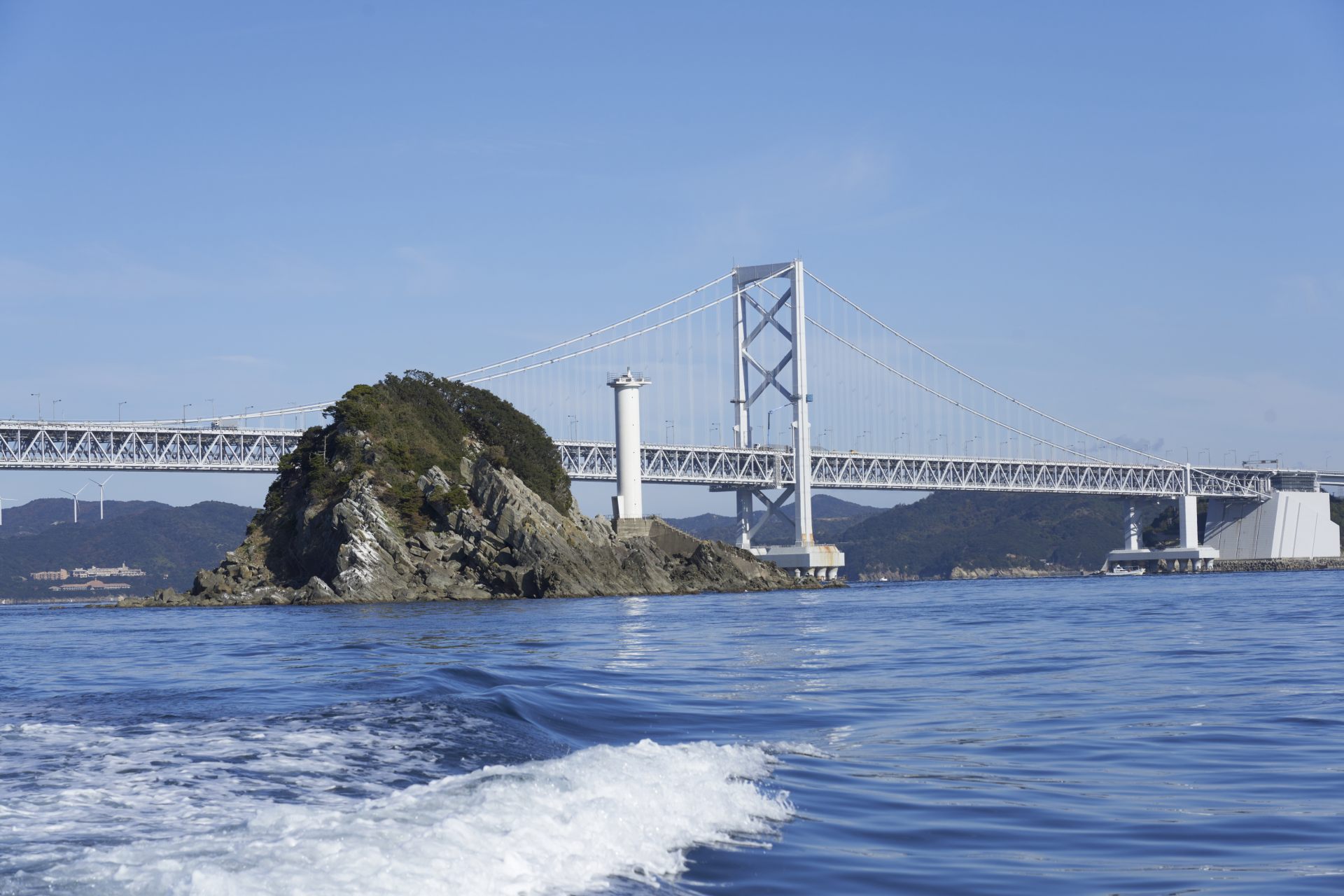 大型の観潮船とは異なり、海面との距離が近いことも魅力