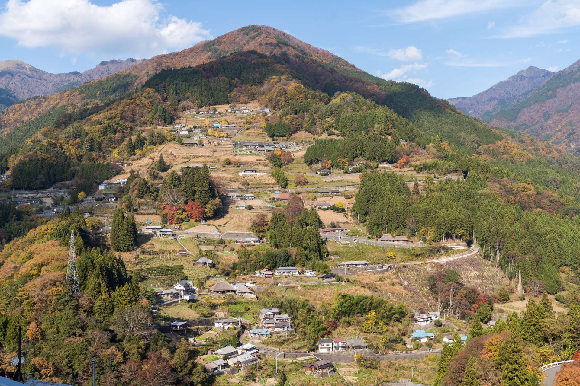 從天文台看到的落合村。田園山村風光邀您暢遊