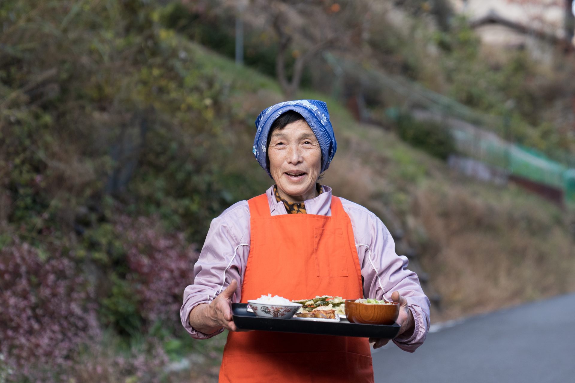 祖谷のおもてなし名人、都築麗子さん。料理も話も歌も絶品