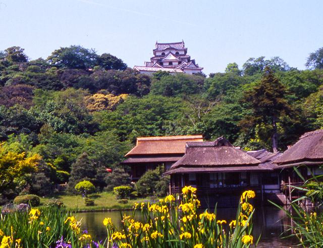 Genkyu Rakuraku-en: The landscape garden and lord’s s private palace located to the northeast of Hikone castle created in 1677(Hikone City)