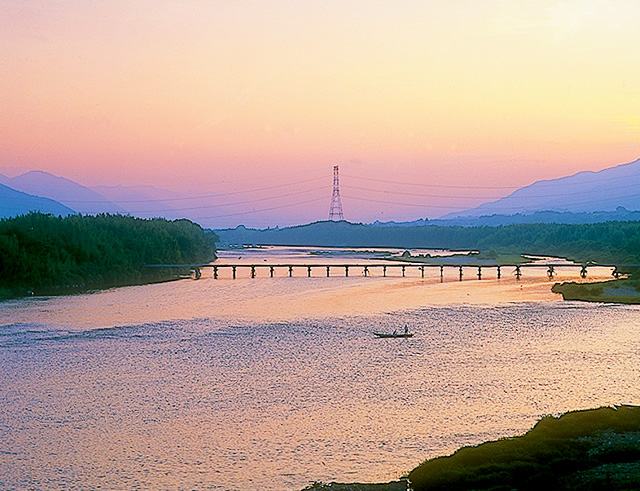 藍の生産地と集散地を結ぶ風景