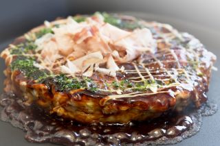 The appeal of Kansai's soul food "Okonomiyaki" and 10 famous restaurants in Kansai