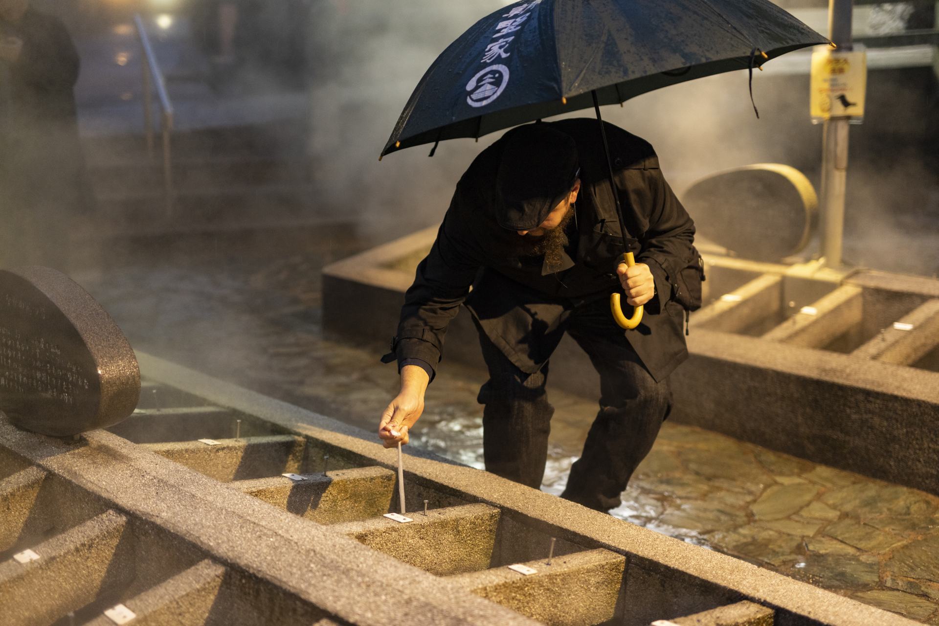 Locals and tourists alike, use the boiling water for their meals.