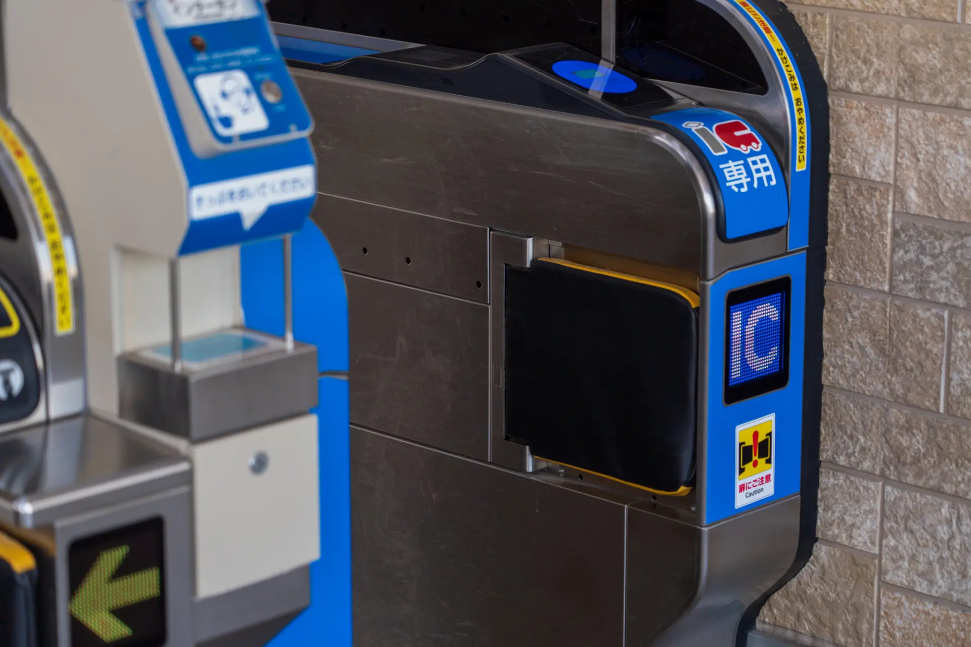 IC cards make travel in the Kansai region more convenient.