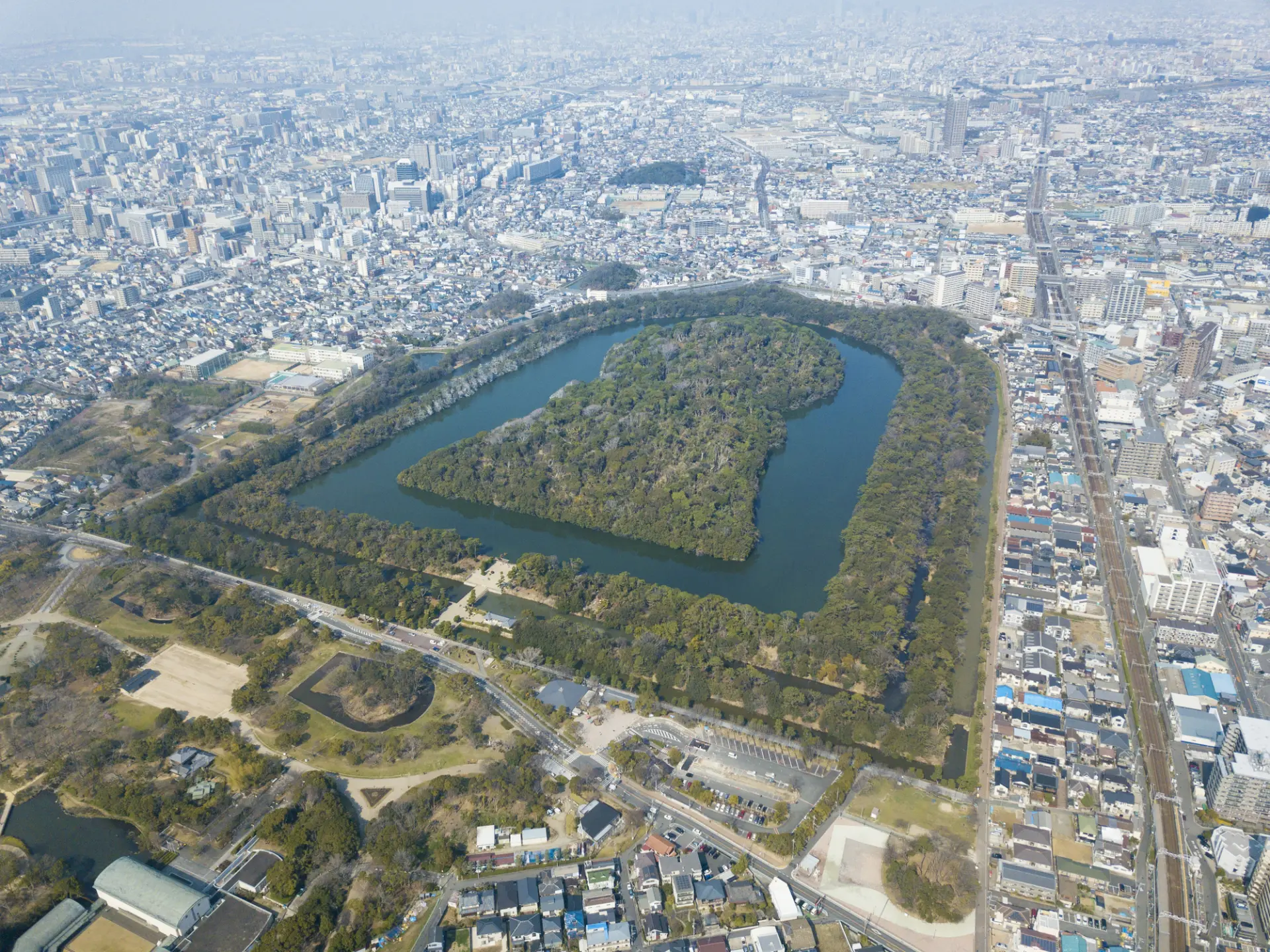 Sakai is dotted with ancient burial mounds, including the Nintoku-tenno-ryo Kofun.