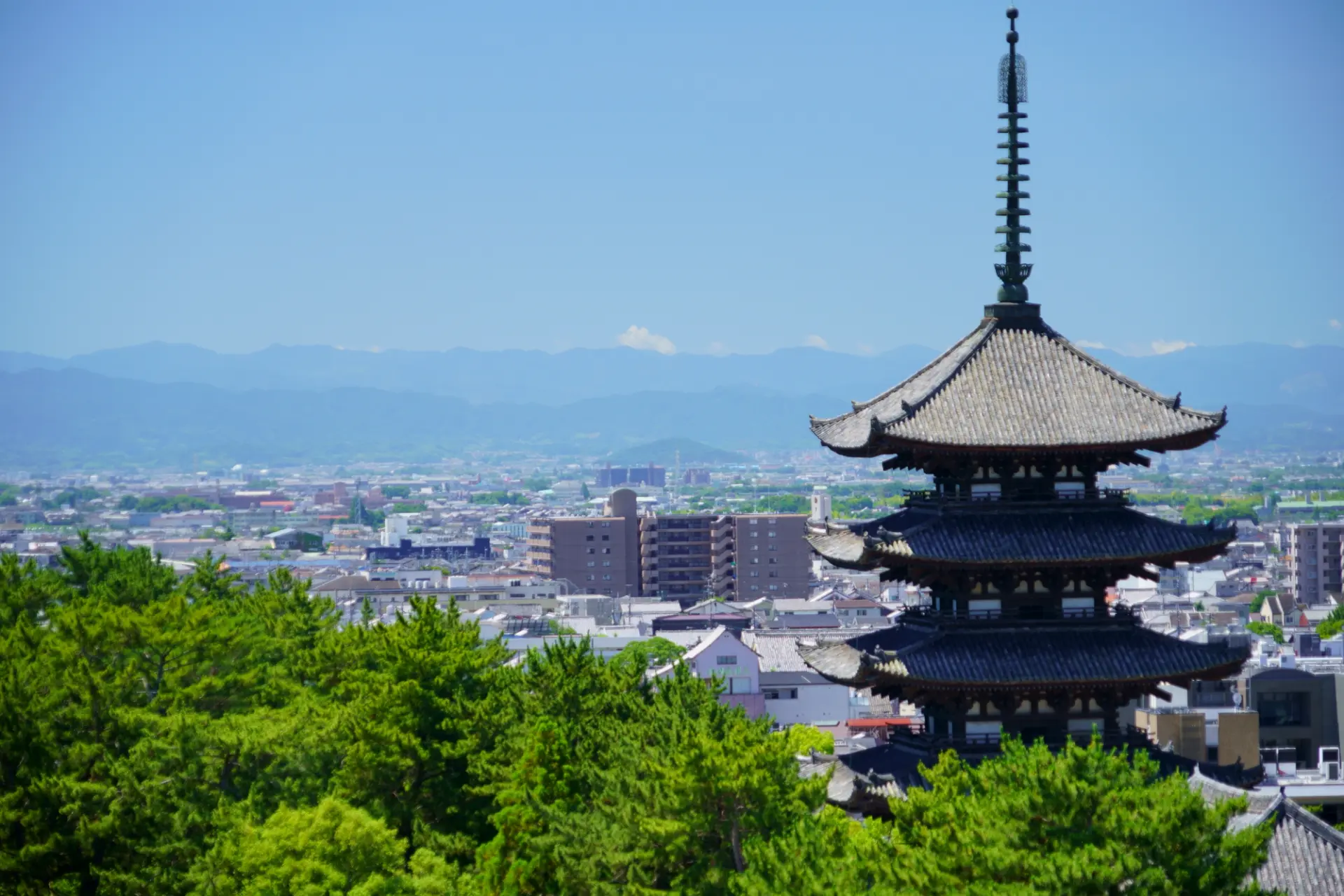 The five-story pagoda of Kofuku-ji Temple is a designated National Treasure.