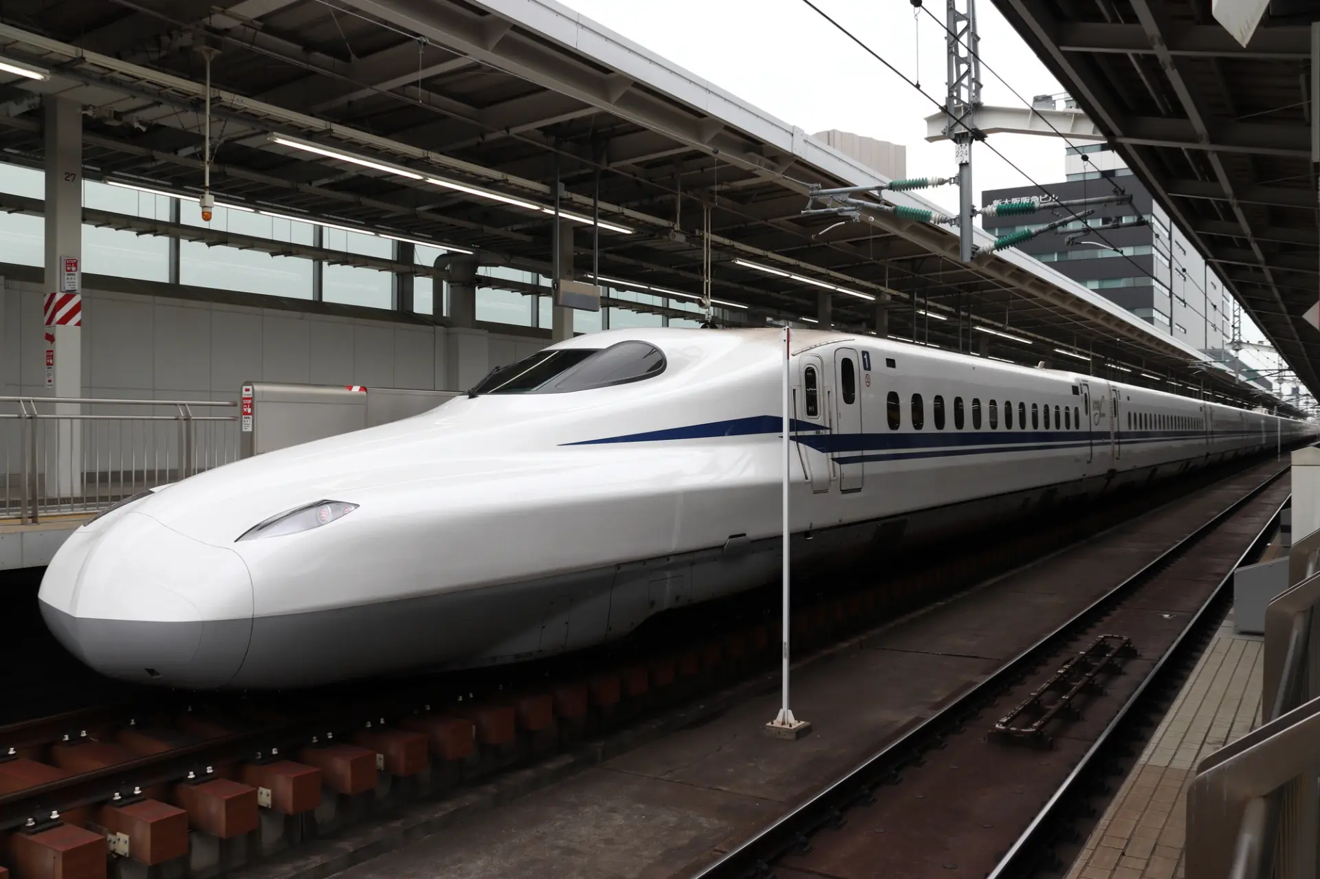 Shinkansen trains stop at Shin-Osaka Station.