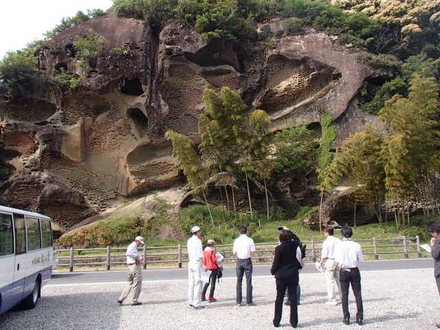 Takaike的Mushikuiwa岩石