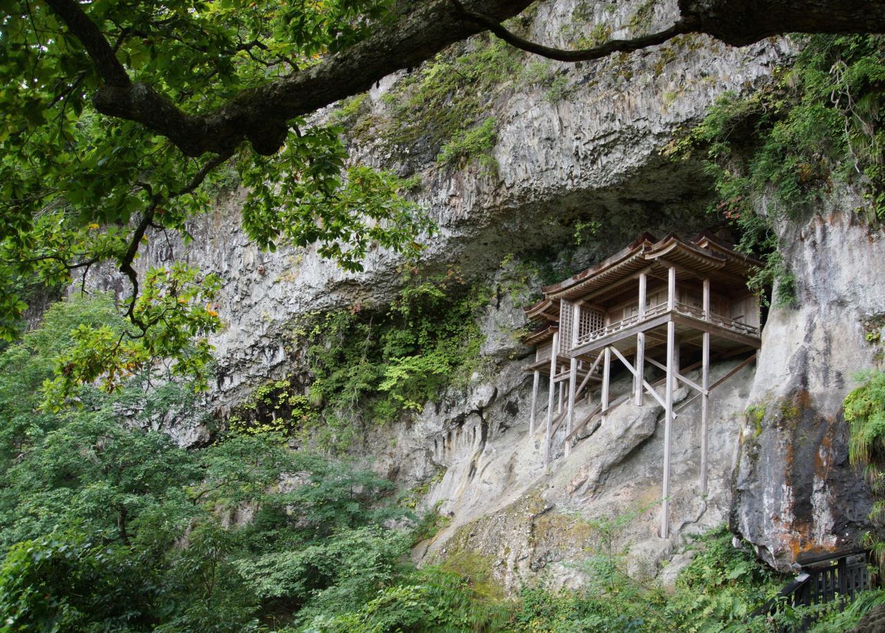 三德山佛寺投礼堂