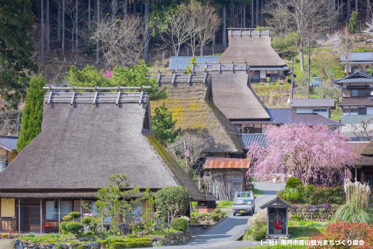 三山茅草屋村