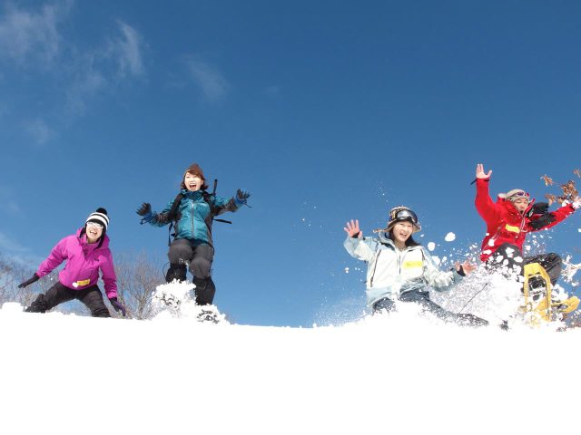 Guided Volcanic Caldera Tour in Snowshoes