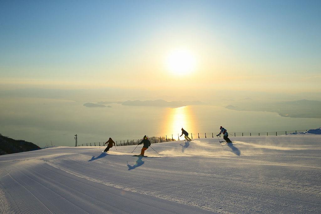 眺望琵琶湖滑雪 - 琵琶湖谷滑雪場