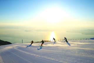 Esquiar con vistas al lago Biwa - Biwako Valley Ski Resort