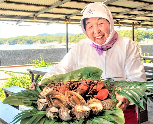 海女さんと新鮮なシーフード