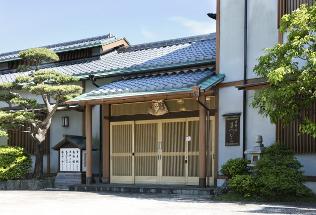 A beautiful entryway of traditional architecture, with 6 individual dining rooms. 