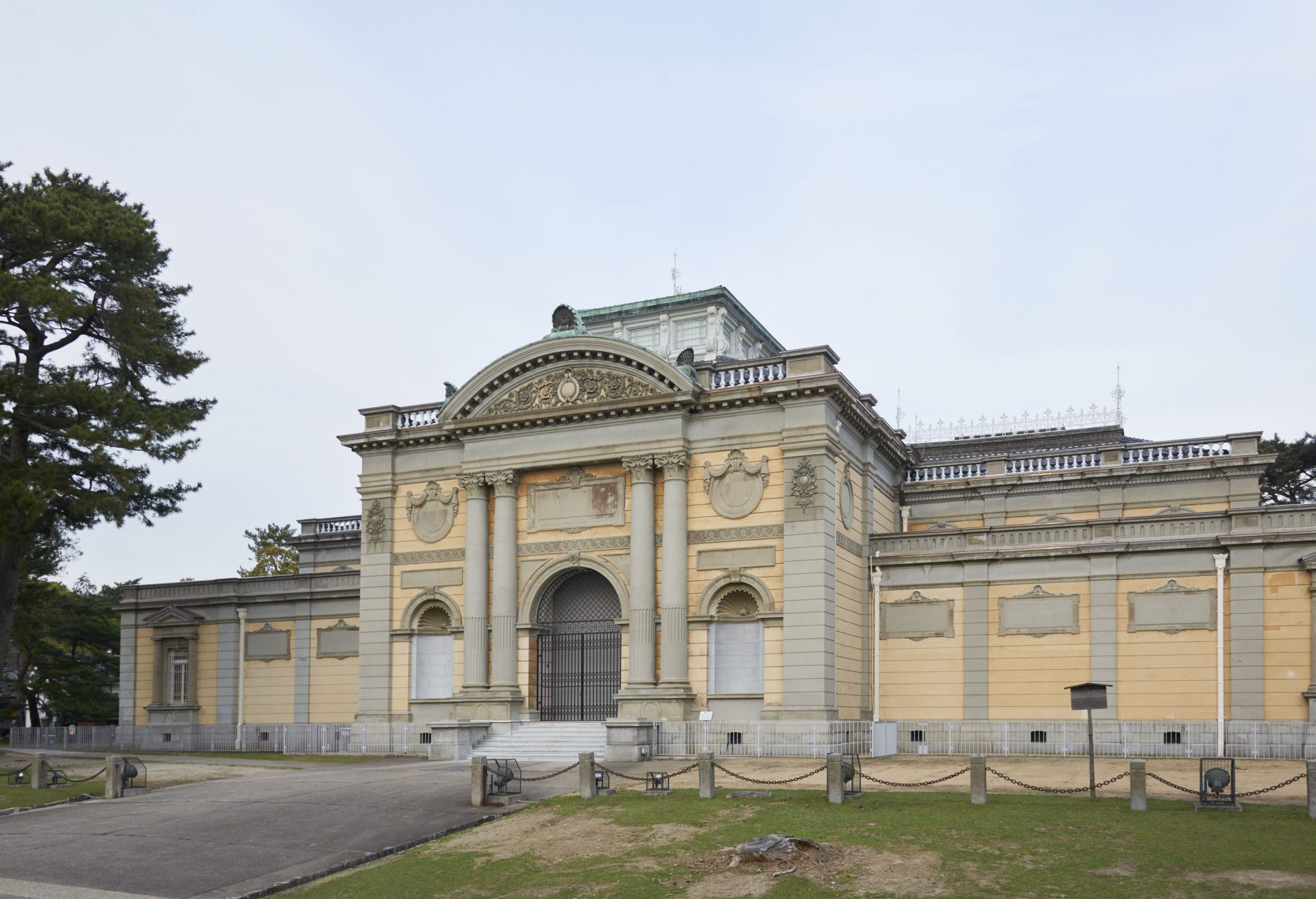 奈良国立博物館