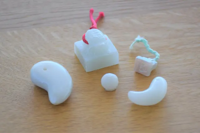 勾玉づくりなど予約なしでいつでも体験できます。体験内容の詳細はホームページをご覧ください。