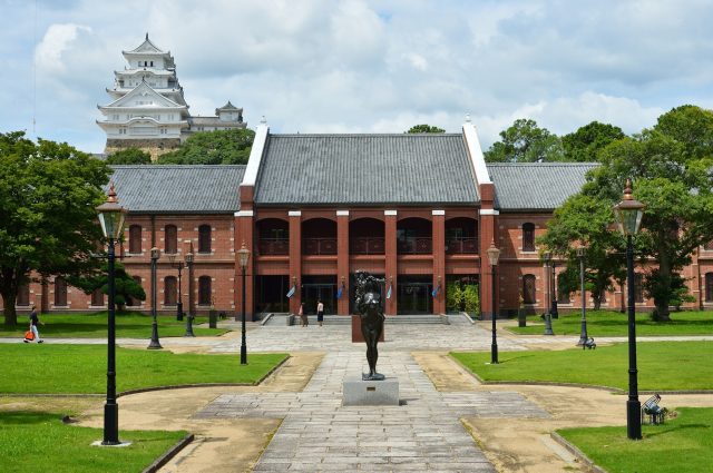 姫路市立美術館外観