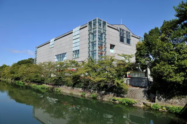 京都国立近代美術館外観 　　　　　　　　　　　　　　　　　　　　　　「撮影:四方邦煕」"photo by kunihiro shikata"