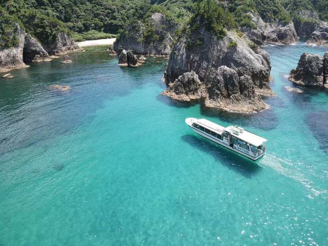 Sightseeing cruise and the blue sea of Iwami