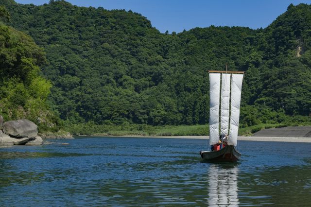 A Sandanbo riverboat exiting a mountain pass