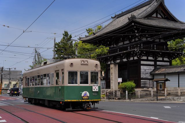 Koryu-ji Temple and Randen
（C）京福電気鉄道