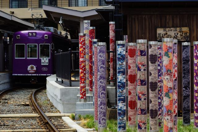 Arashiyama Station and the Kimono Forest
（C）京福電気鉄道