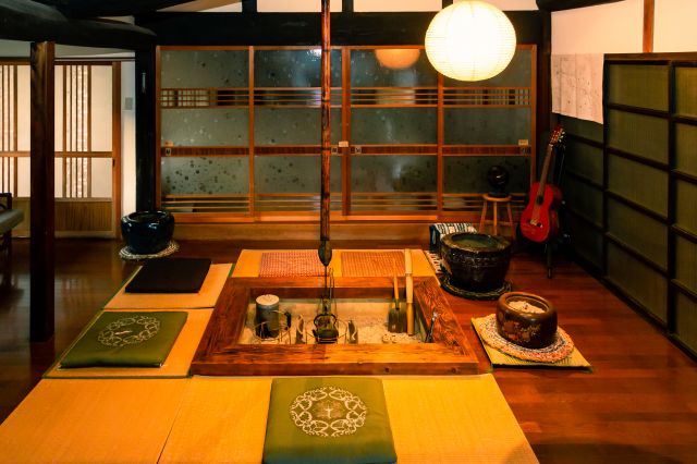 Ichiju Issai no Yado Chabu Dining, around the hearth
(c)Ichiju Issai no Yado Chabu Dining