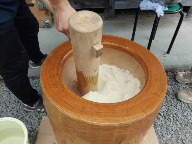 Mochi Pounding Experience