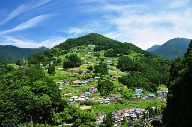 Full view of Ochiai Village (view from observation platform on opposite shore)