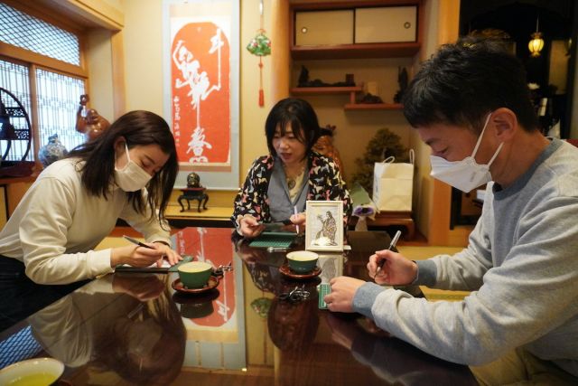 Delicate paper-cutting experience - A moment spent at the Dragon Temple where you can feel the time of 1200 years -