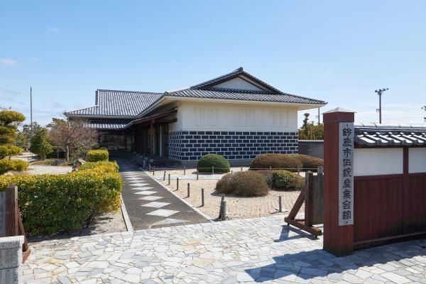 The exterior of the Suzuka City Traditional Handicrafts Museum
IseKatagami Kyoudoukumiai(c)