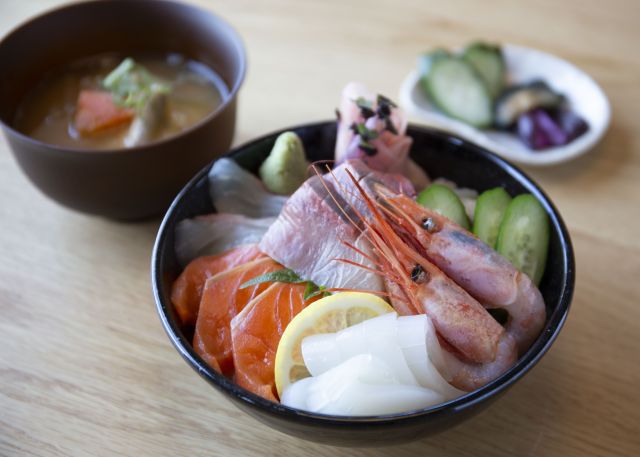 うみから食堂メニューの若狭に恋する海鮮丼