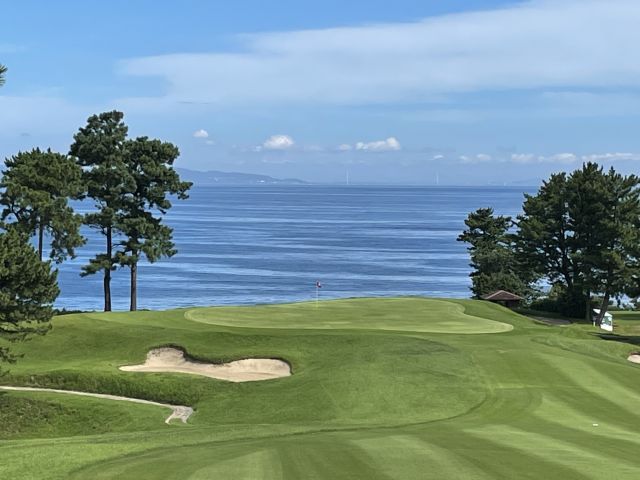 丘の向こうに大阪湾と淡路島を望む絶景ホール(7H)