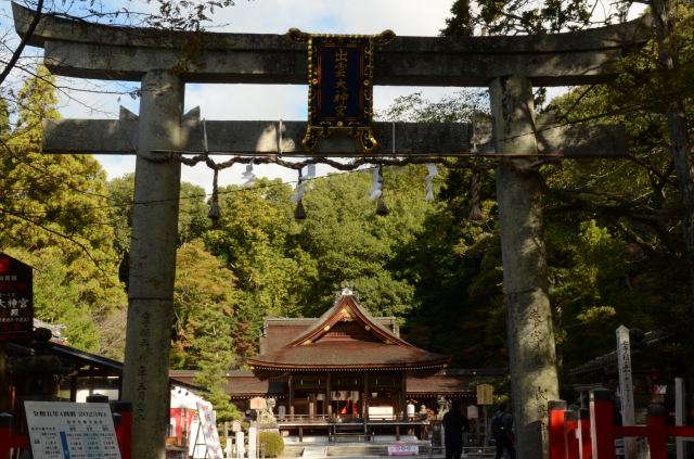 元出雲（もといずも）とも呼ばれる出雲大神宮。709年創建。