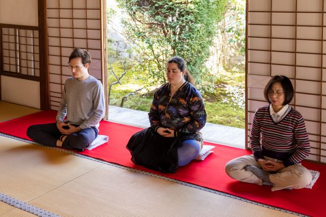 Zazen practice at Miidera Temple (afternoon option)
(c)ichiewado