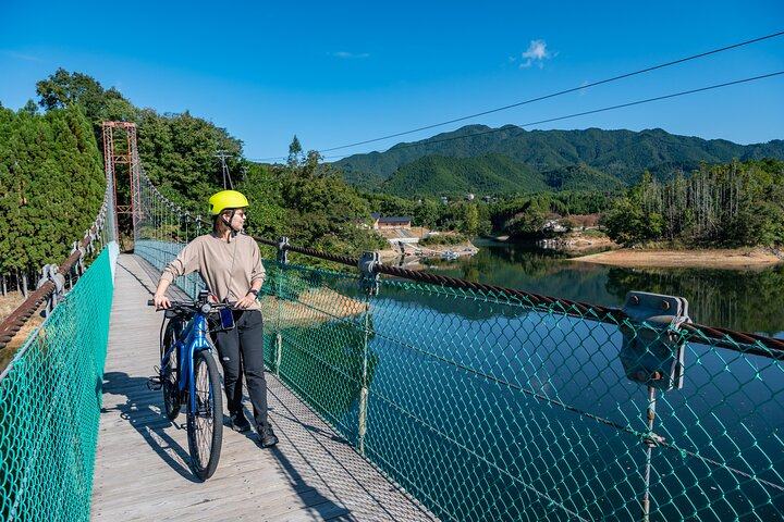 E-bike cycling and hiking tour around the Yoshino countryside