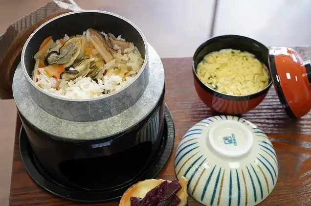 赤穂雲火焼陶芸体験と選べる釜炊きごはんの昼食と赤穂緞通工房見学