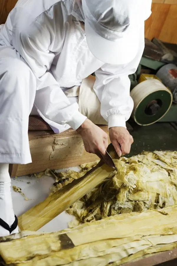 See oboro kombu kelp get processed by hand and hear a talk