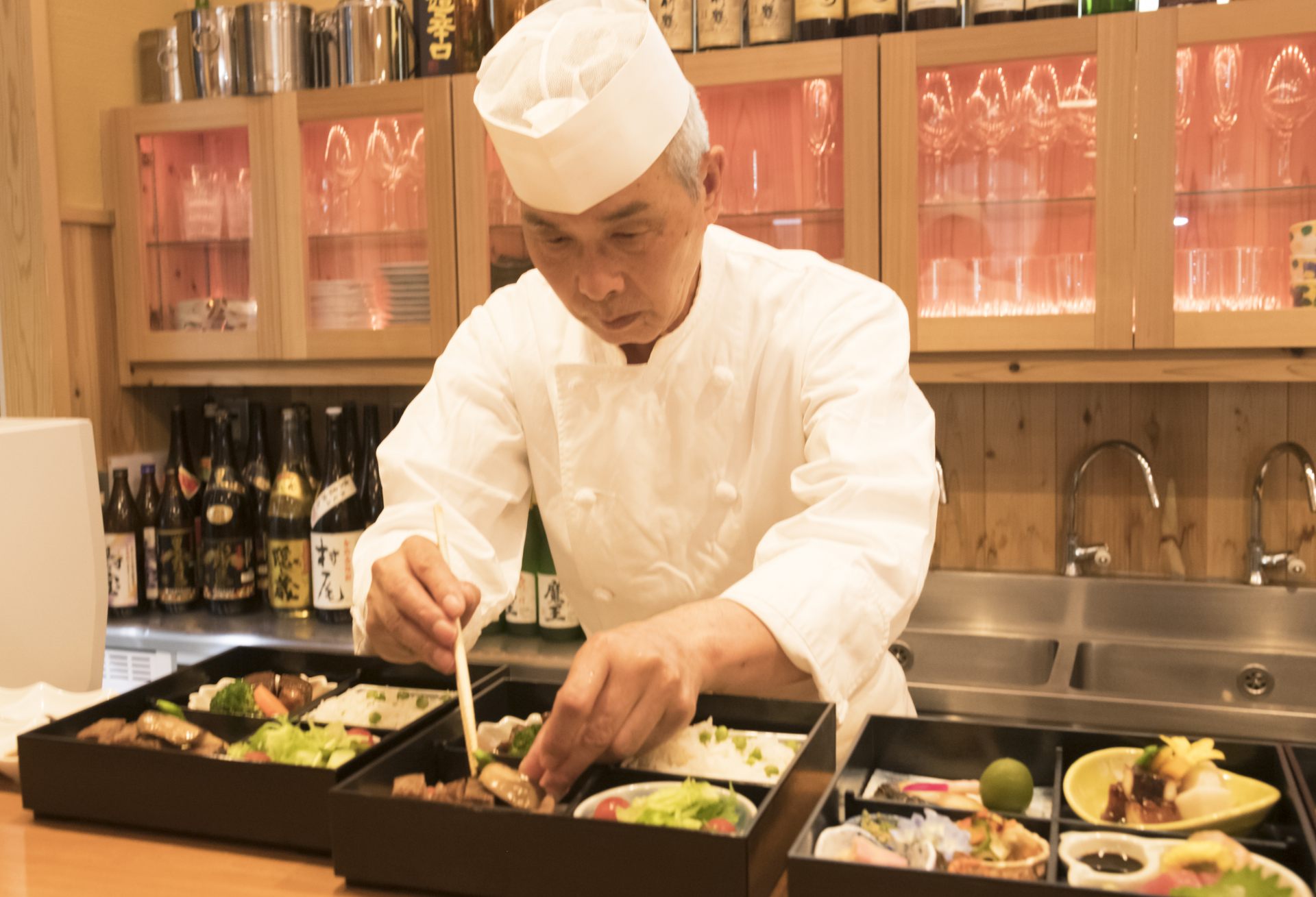 熟練の料理人が作る四季折々の美味が詰まった食事。