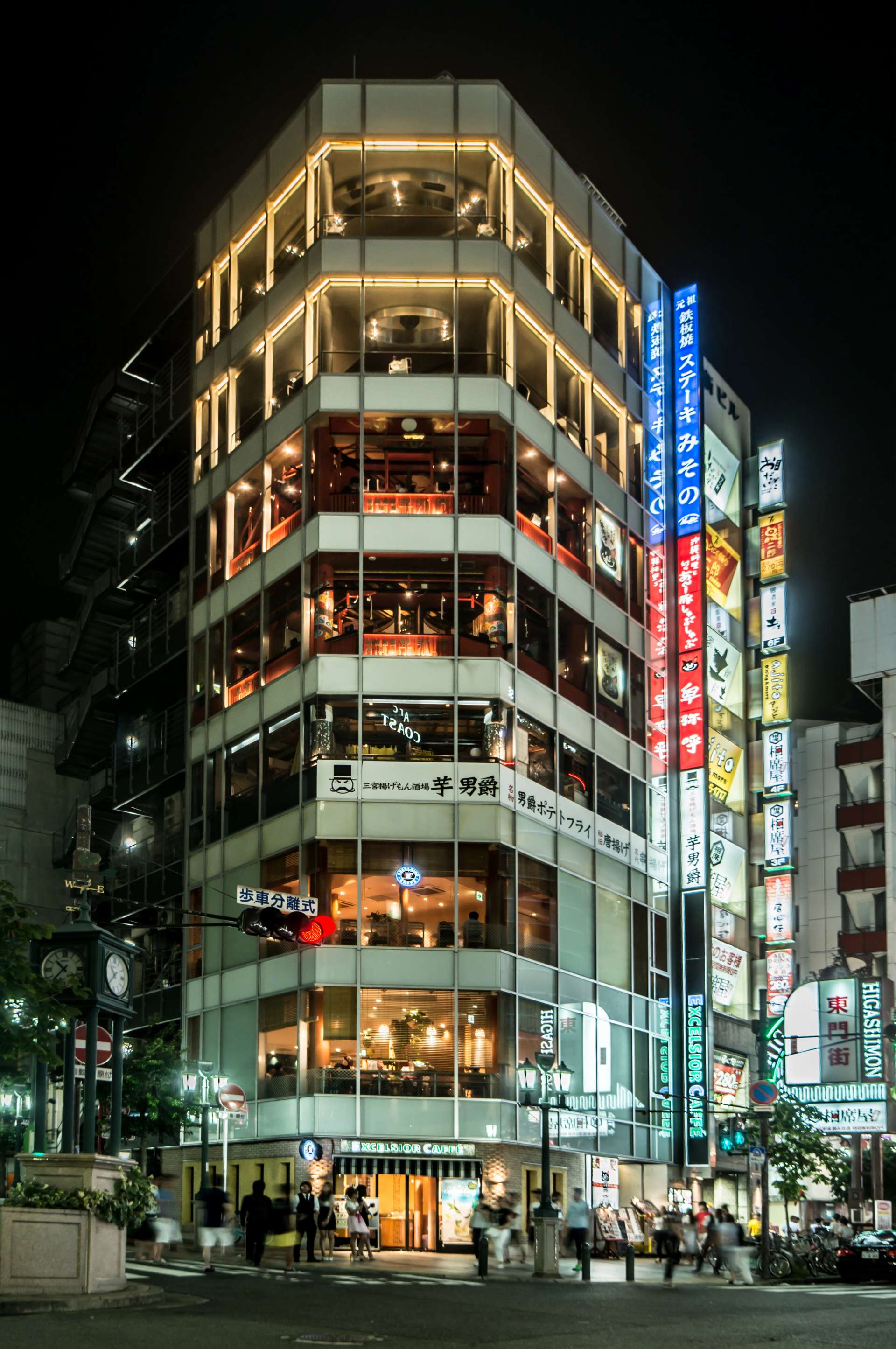 生田神社のすぐ南、７・８Fから神戸の街を見ながら