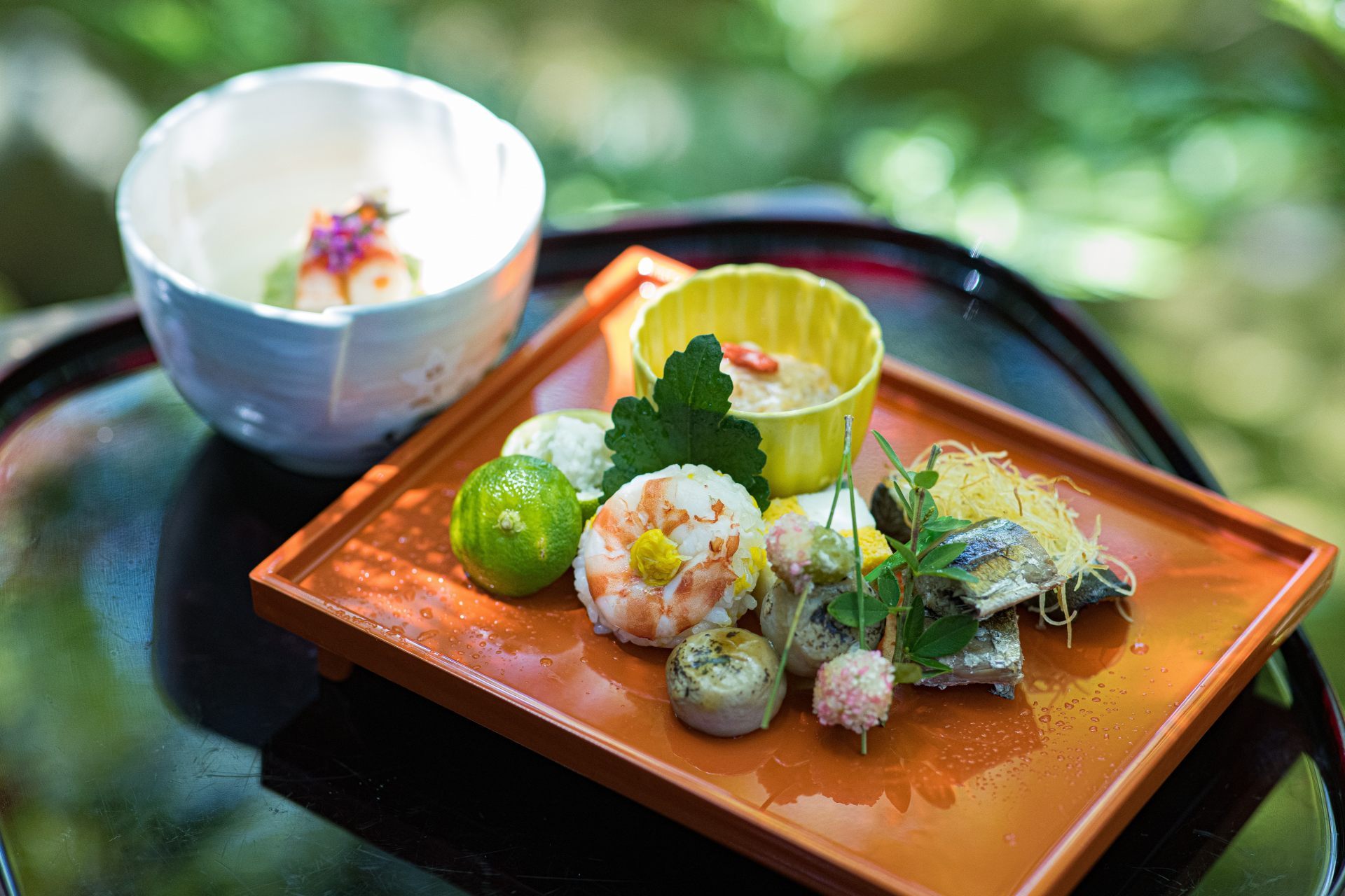 奈良県産の食材に趣向を凝らした会席料理をゆっくり味わって。