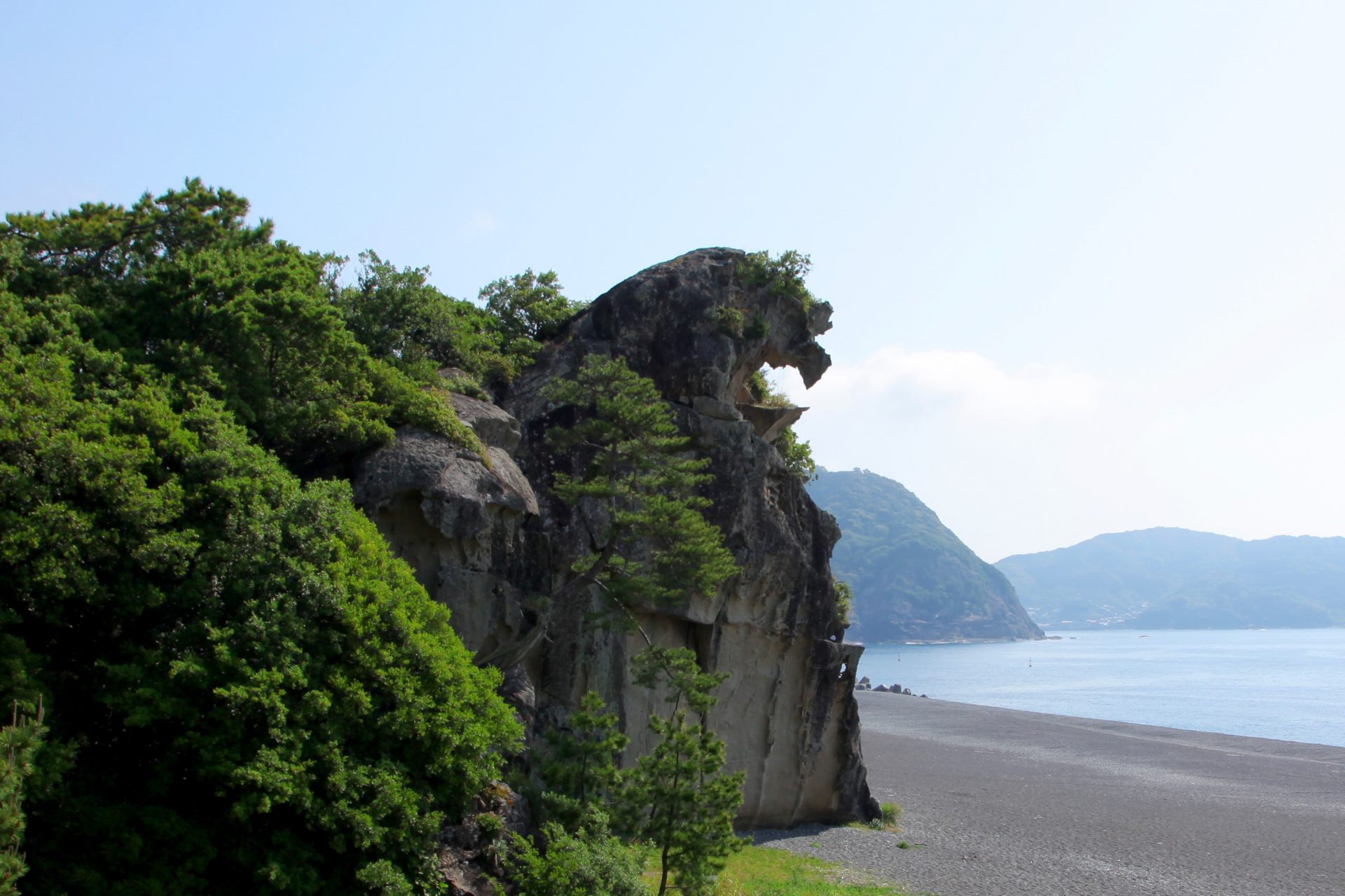 まるで太平洋にむかって獅子が吠えているかのよう