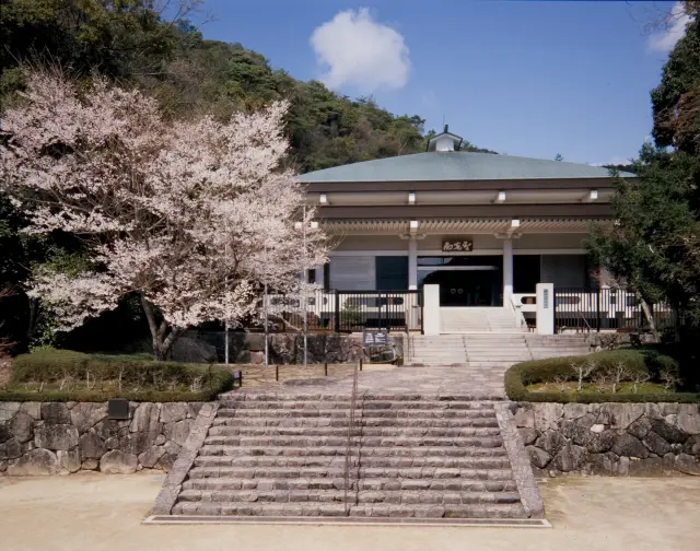 鉄斎美術館 「聖光殿」